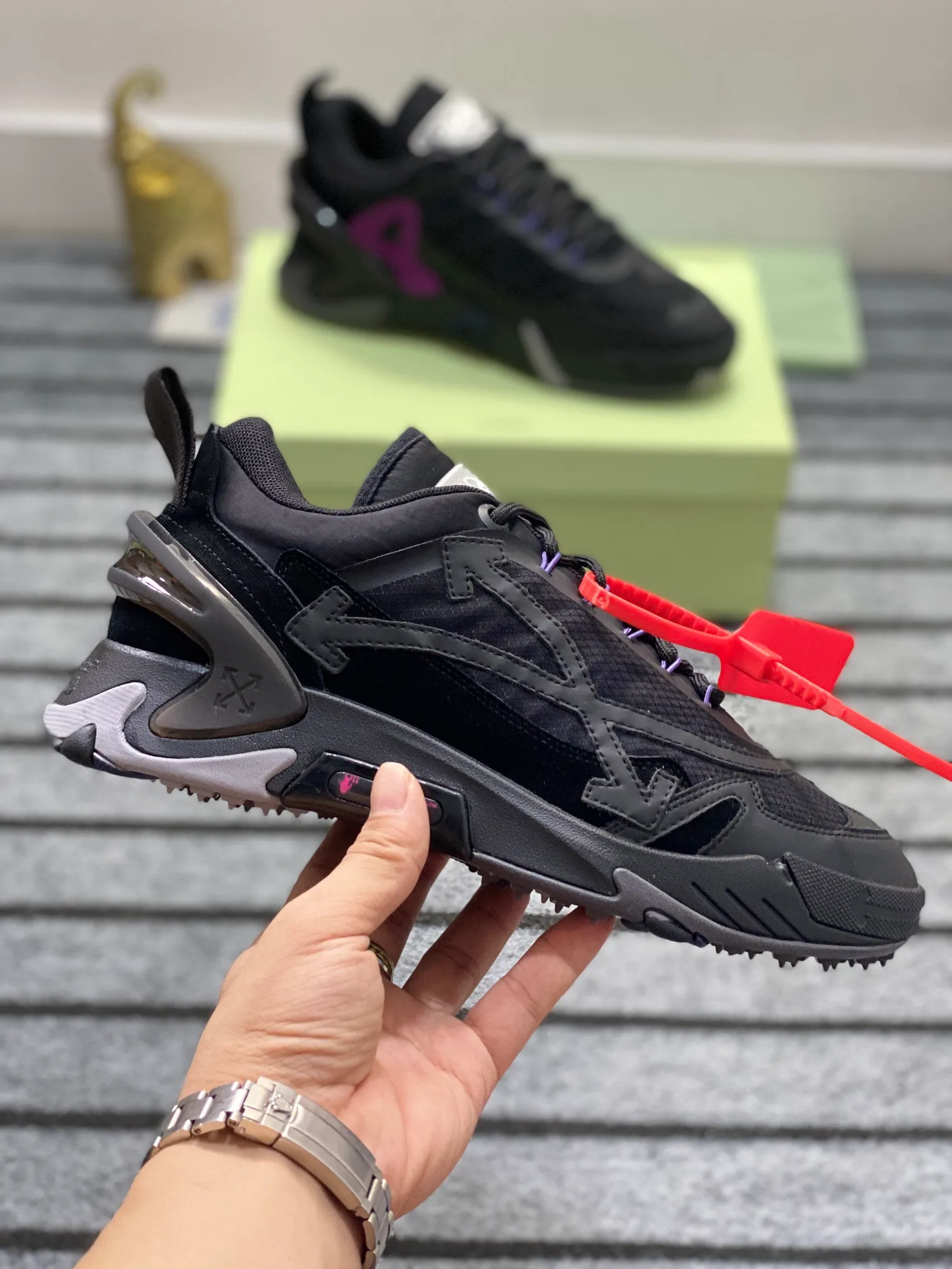 Men's shoes 💰640🌼【New】High-end boutique-OFF-WHITE x Air Jordan】1 The joint shoe design has been highly concerned by everyone. The new shoes are shown in the popular Chicago bull white and yellow LOGO color scheme. The shoe body is made of cowhide stitching and other materials. In addition to the X hidden on the inside of the leather, the oversized Swoosh, OFF-WHITE for Nike, and Air Jordan 1Birth information and the word AIR are displayed on both sides of the shoe, and OFF-WHITE's iconic details can be seen on the TPU sole and insole. You can choose a pair if you like the style. Size: 38-45 (45 customized